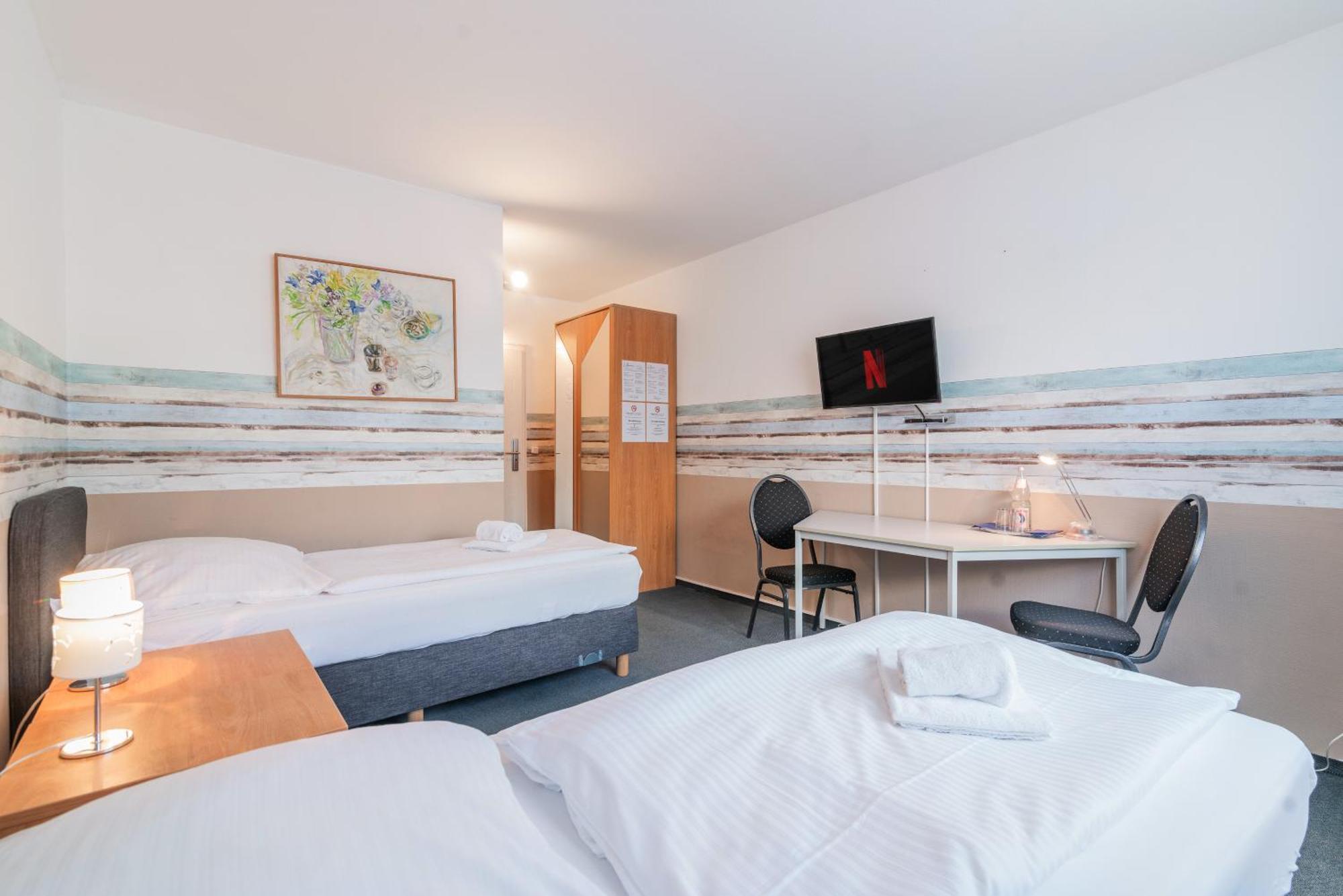 Hotel Cafe Galerie - Smart Tv - Free Parking Ґарбзен Екстер'єр фото